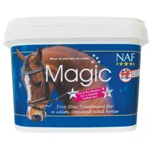 Magic powder, prášek na zklidnění a koncentraci (NAF Magic powder, prášek na zklidnění a koncentraci, kyblík 1,5 kg) Ihned K Objednání