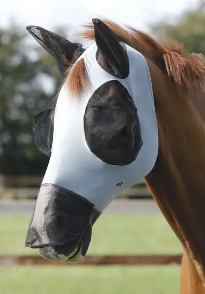 Elastická maska proti hmyzu s krytem nosu Premier Equine Lycra 70% UV - Barva VínováVelikost M Koupit Online